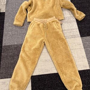 Forever 21 NWT fluffy lounge set
